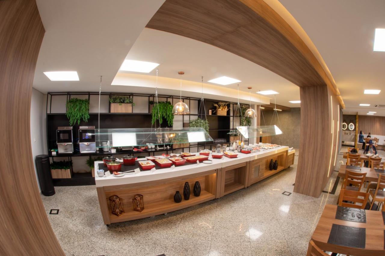 Summit Hotel Monaco Γκουαρούλιος Εξωτερικό φωτογραφία