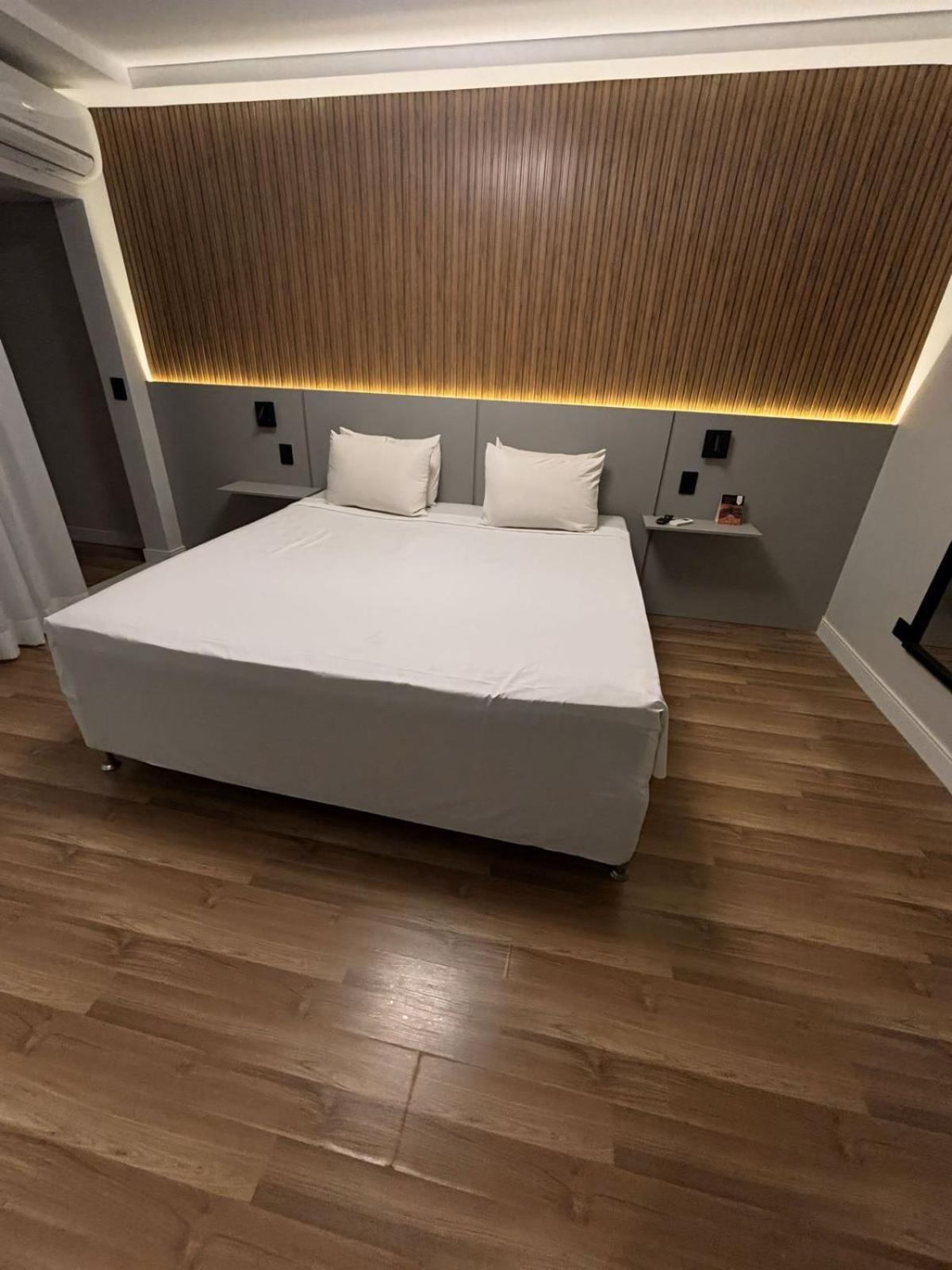 Summit Hotel Monaco Γκουαρούλιος Εξωτερικό φωτογραφία